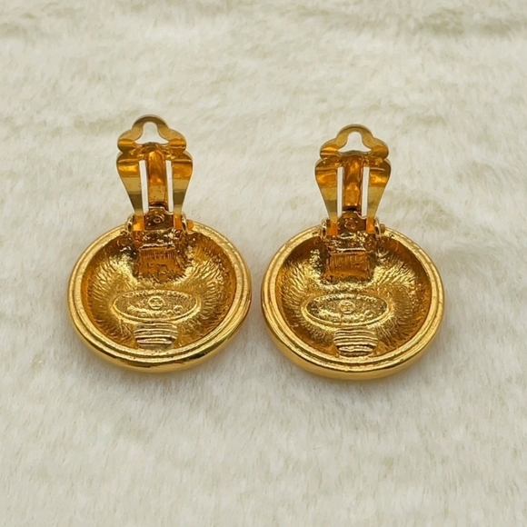 100% Authentic Chanel Coco Marks Round GP Earrings W/Box/Bag - Picture 10 of 15